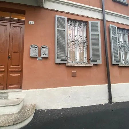 Milano 11 أرونا