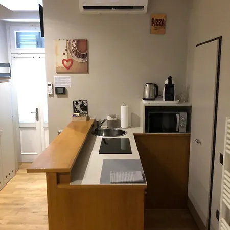 Milano 11 أرونا