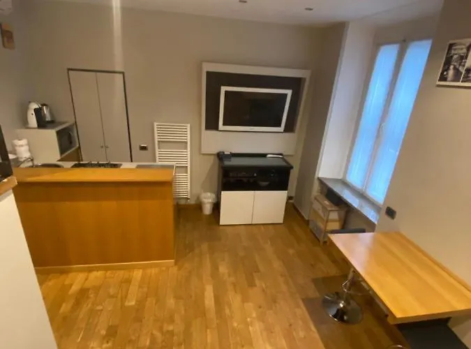 Milano 11 أرونا